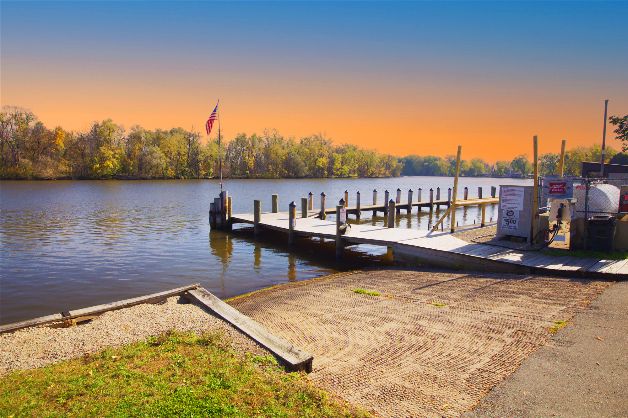 Riverfront camping and lodging at Hahn-a-Lula Fremont WI