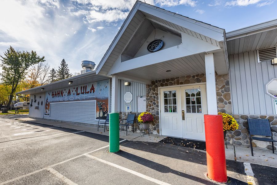 Full hookup RV campground with riverside views Fremont WI