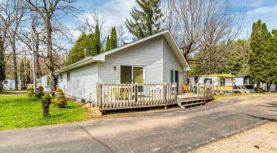 Lodging and rental cabins at Big Frank’s Resort campground